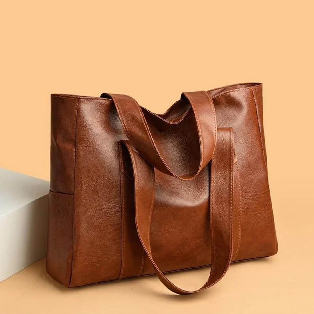 Livias minimalistische Tragetasche aus Leder
