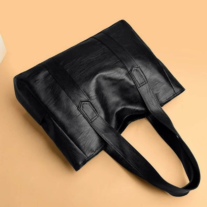 Livias minimalistische Tragetasche aus Leder