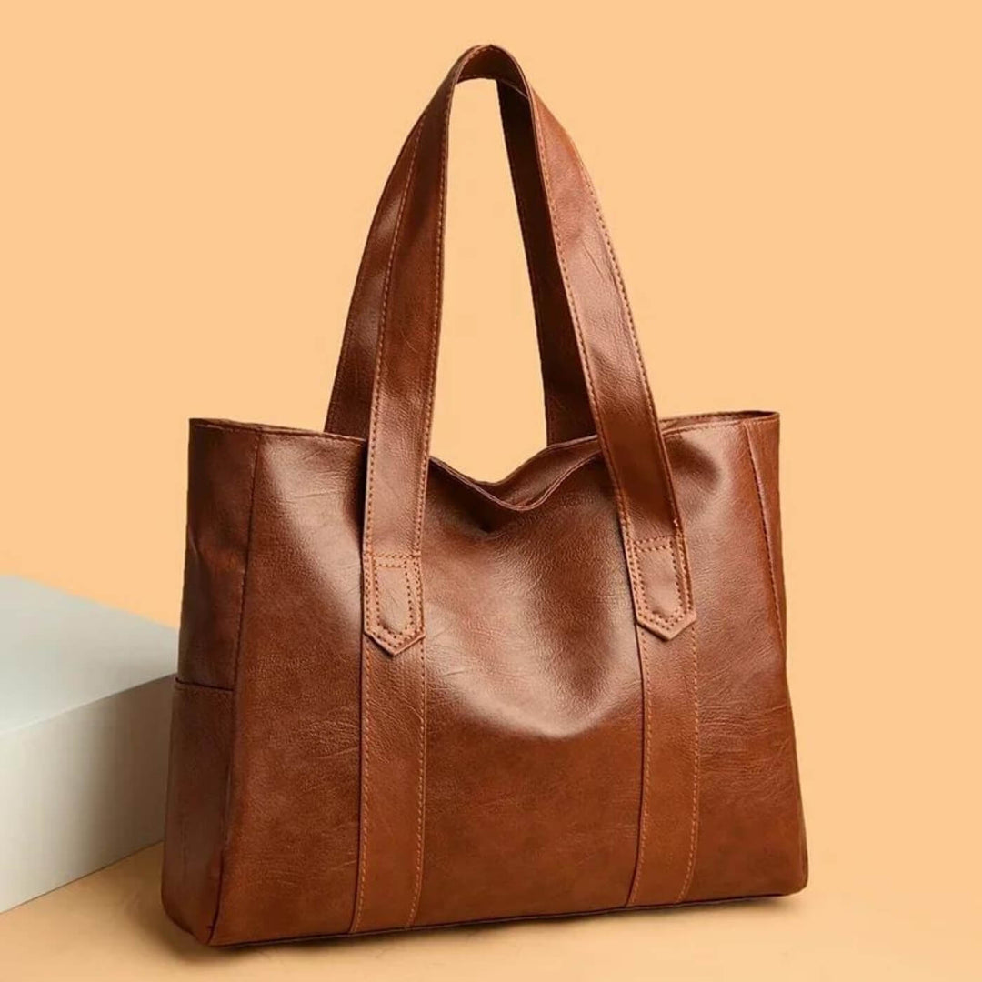 Livias minimalistische Tragetasche aus Leder