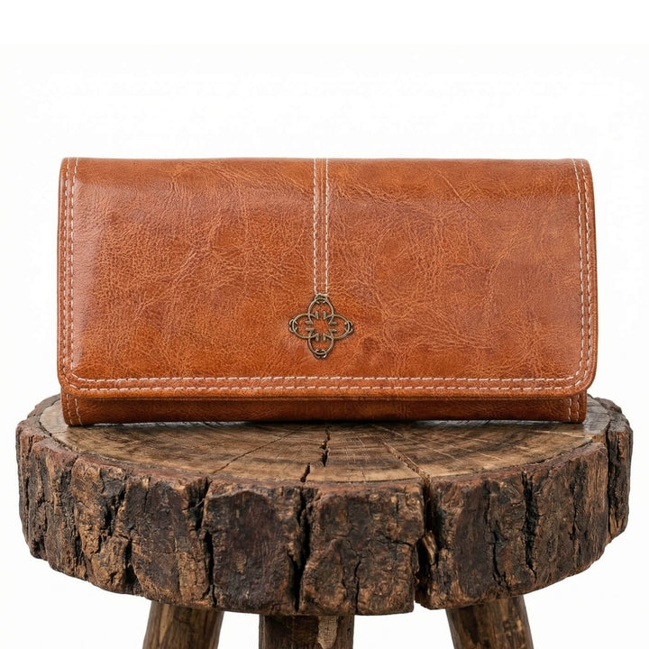 Giorgia's Essential Fold Clutch